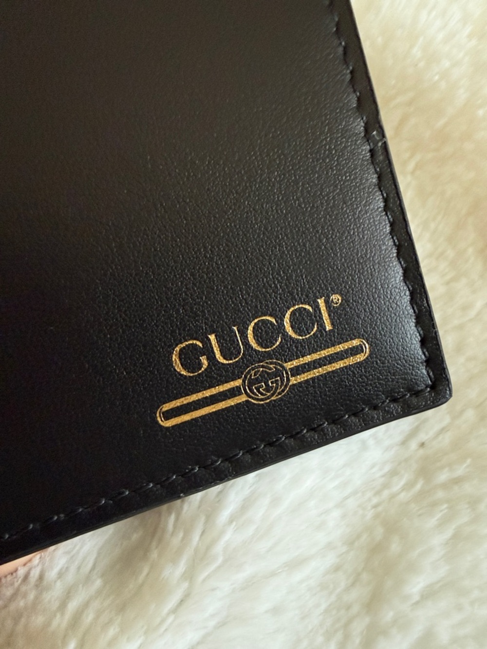Gucci Black Leather Wallet with Gold Logo Accent - Picture 7 of 7